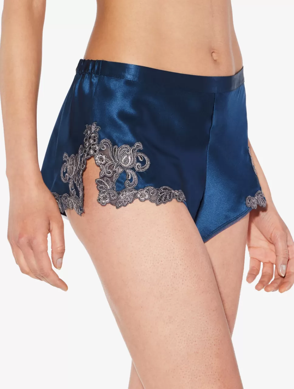 New Short Blu Con Ricamo A Frastaglio Short & Pantaloni | Capi in seta