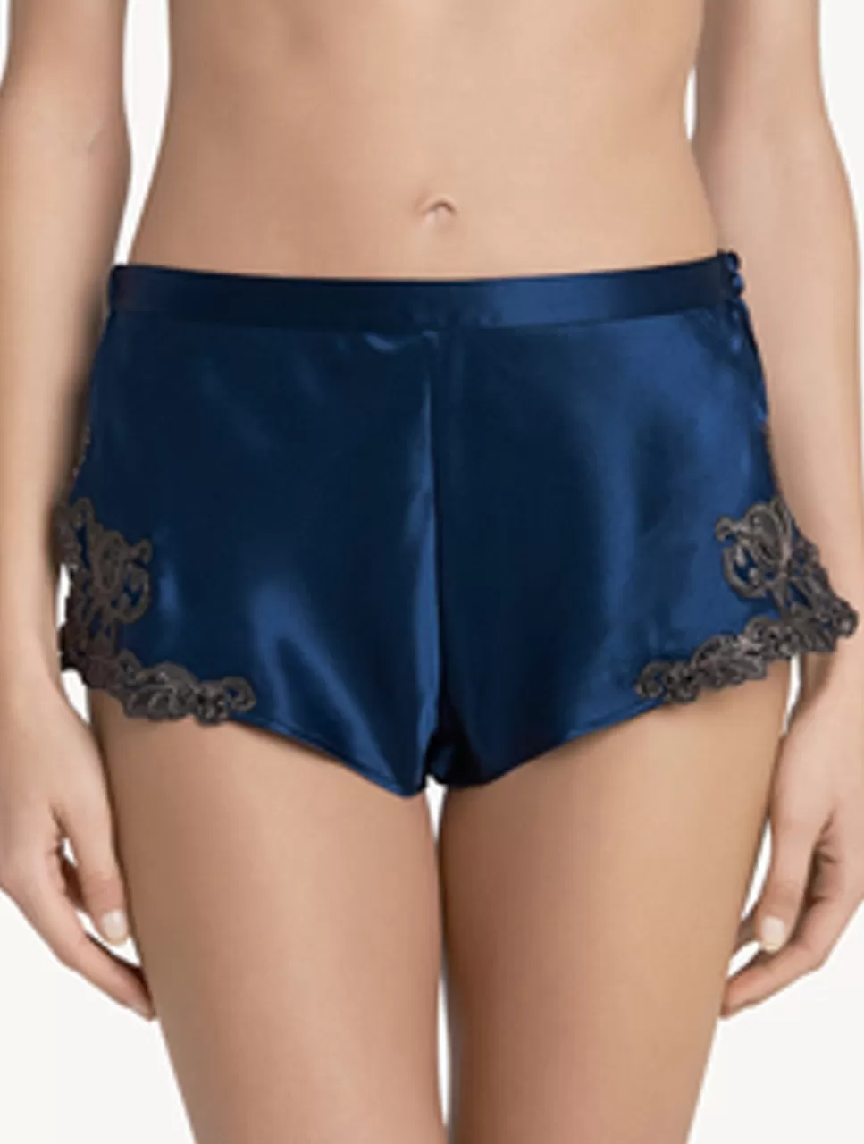 Online Short In Seta Blu Con Ricamo A Frastaglio Short & Pantaloni | Capi in seta